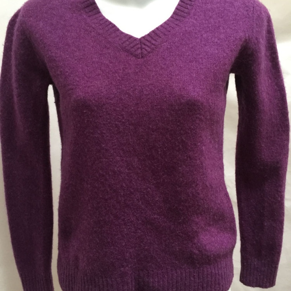 Uniqlo M Purple V-Neck Sweater